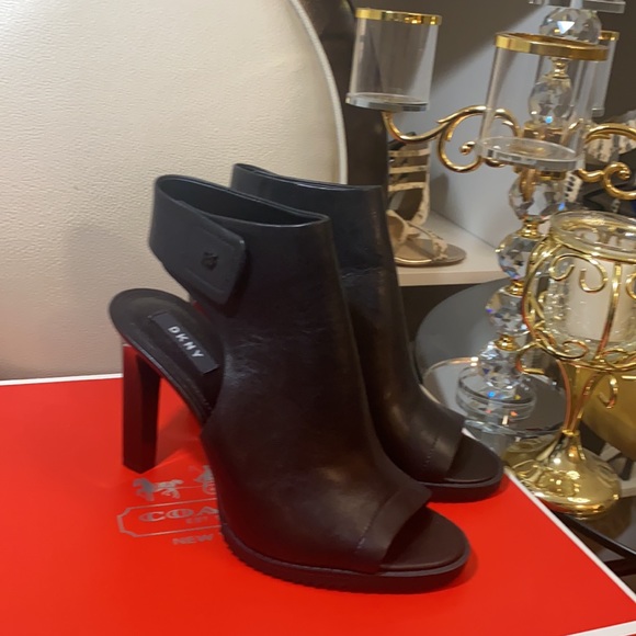 DKNY high Heel Shoe brand new black beautiful. - Picture 7 of 7